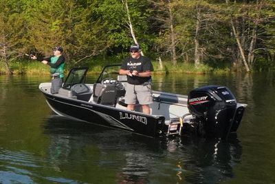 Lund 2000 Alaskan Sport Boat