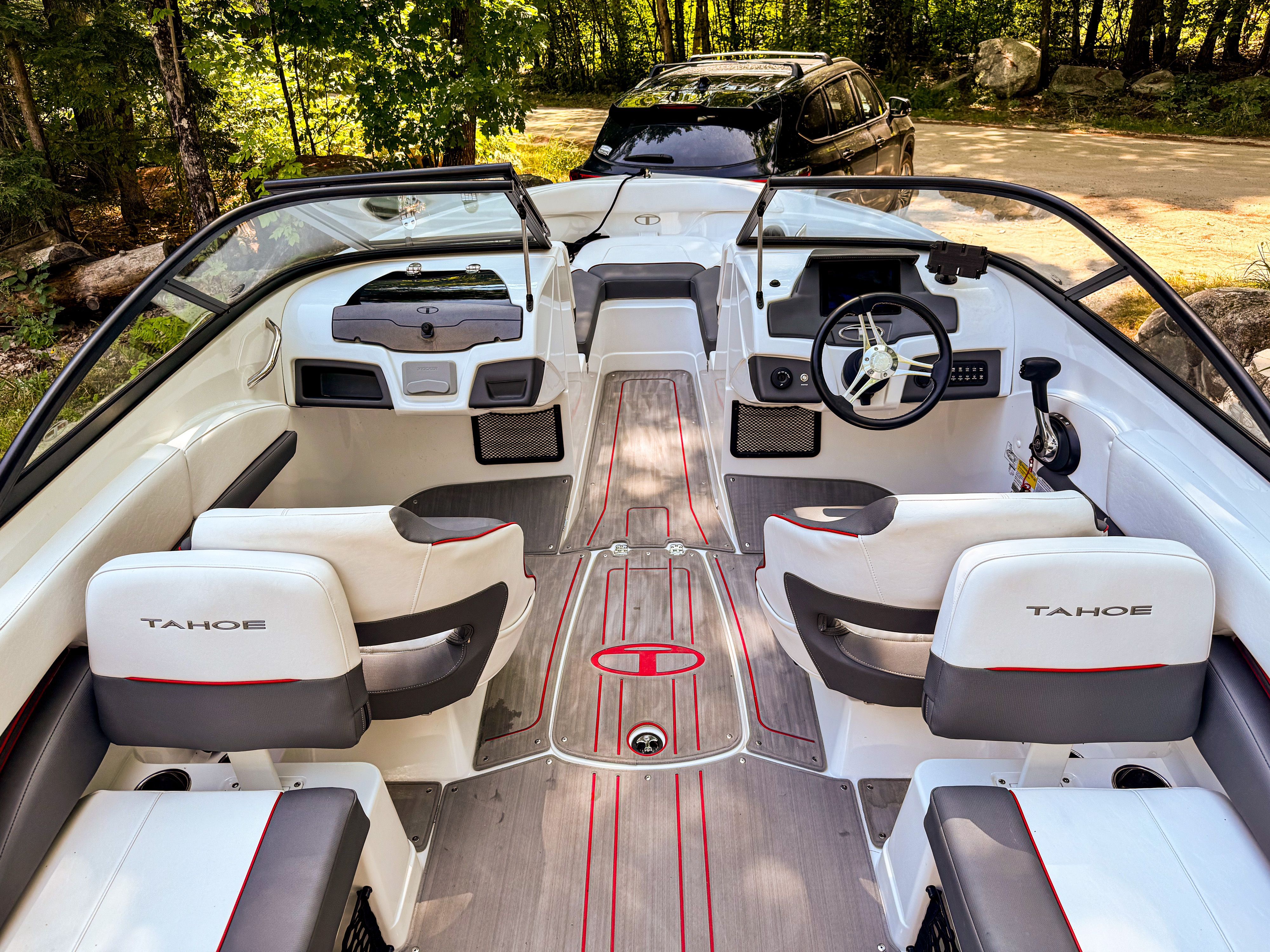 2023 Tahoe 210 S