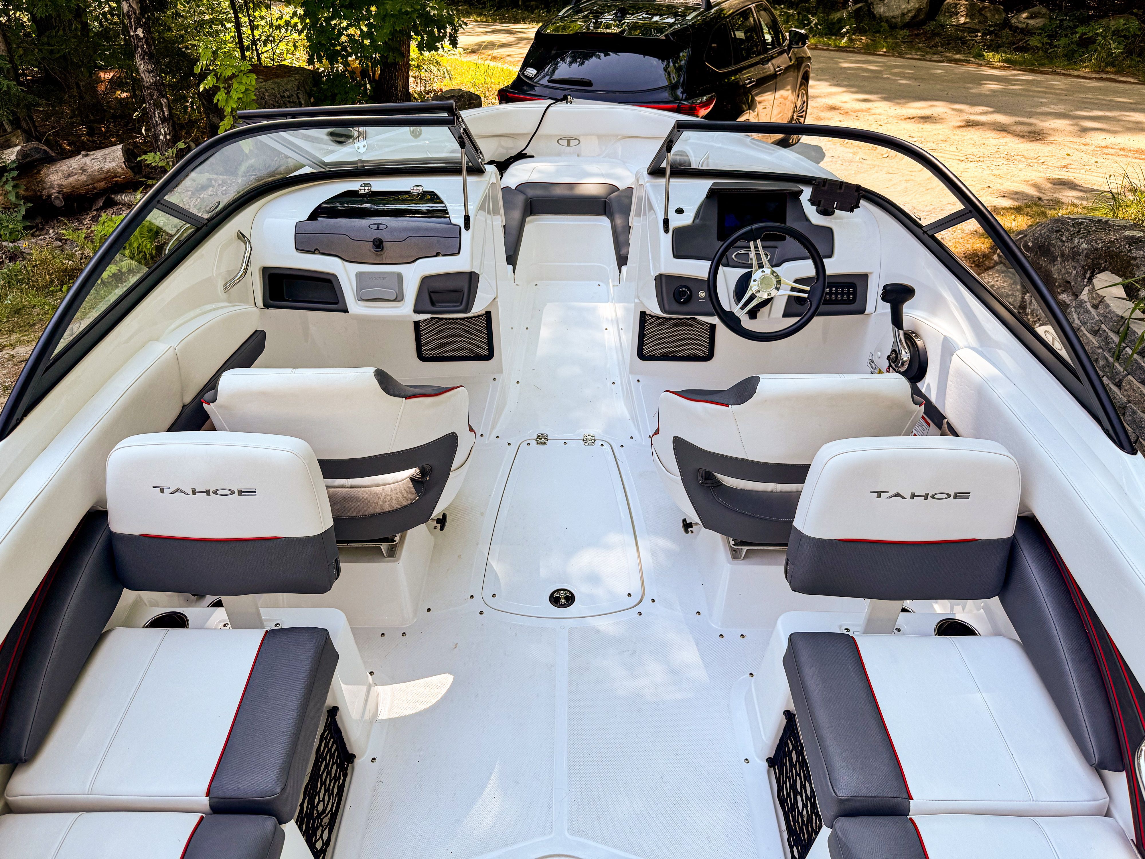2023 Tahoe 210 S