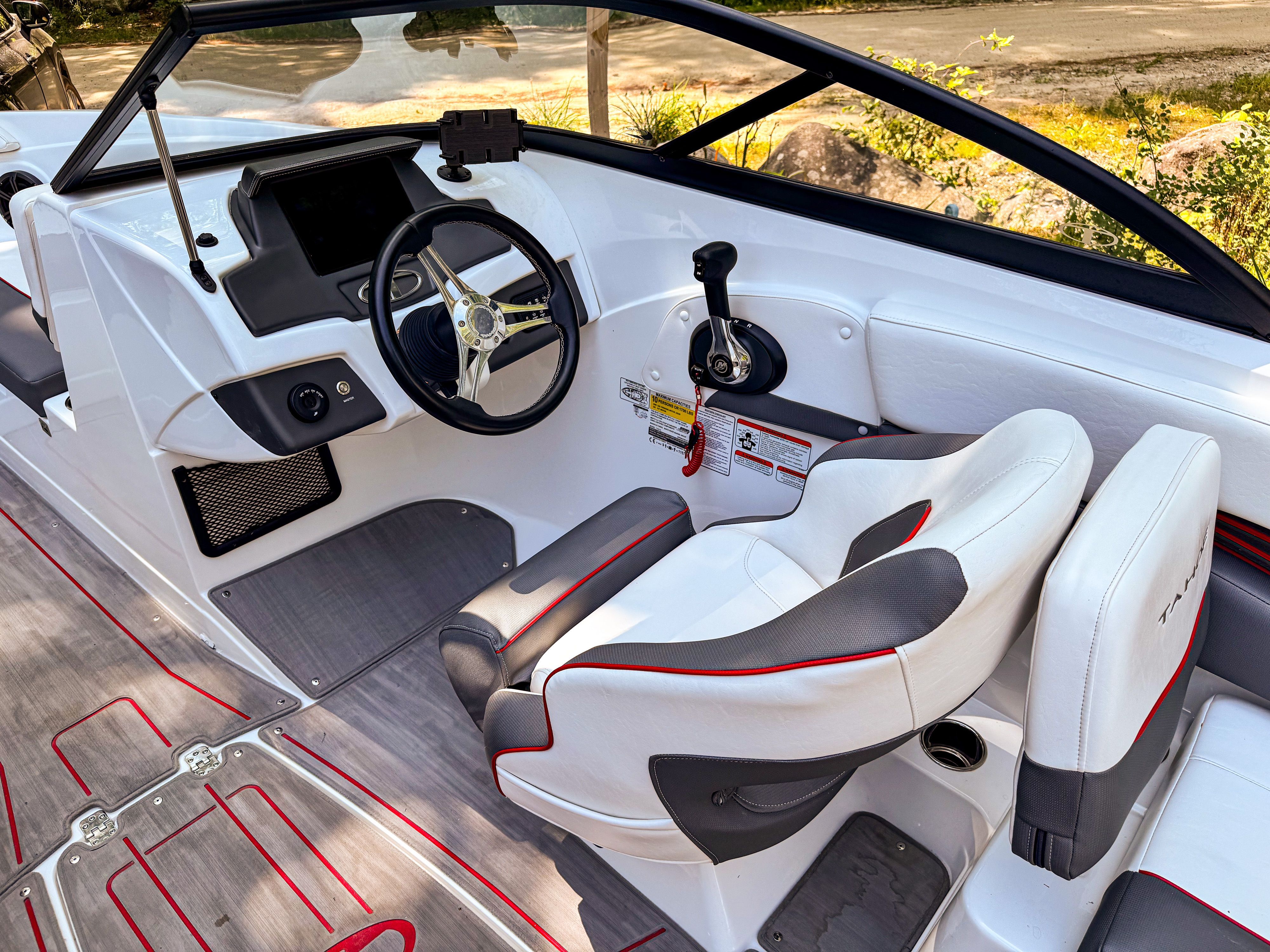2023 Tahoe 210 S