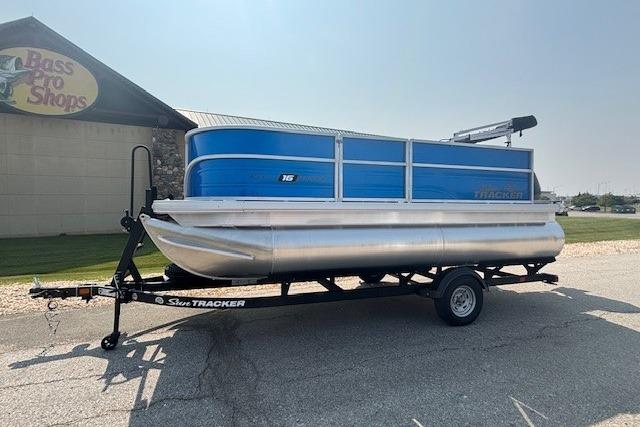2026 Sun Tracker Party Barge 16 DLX
