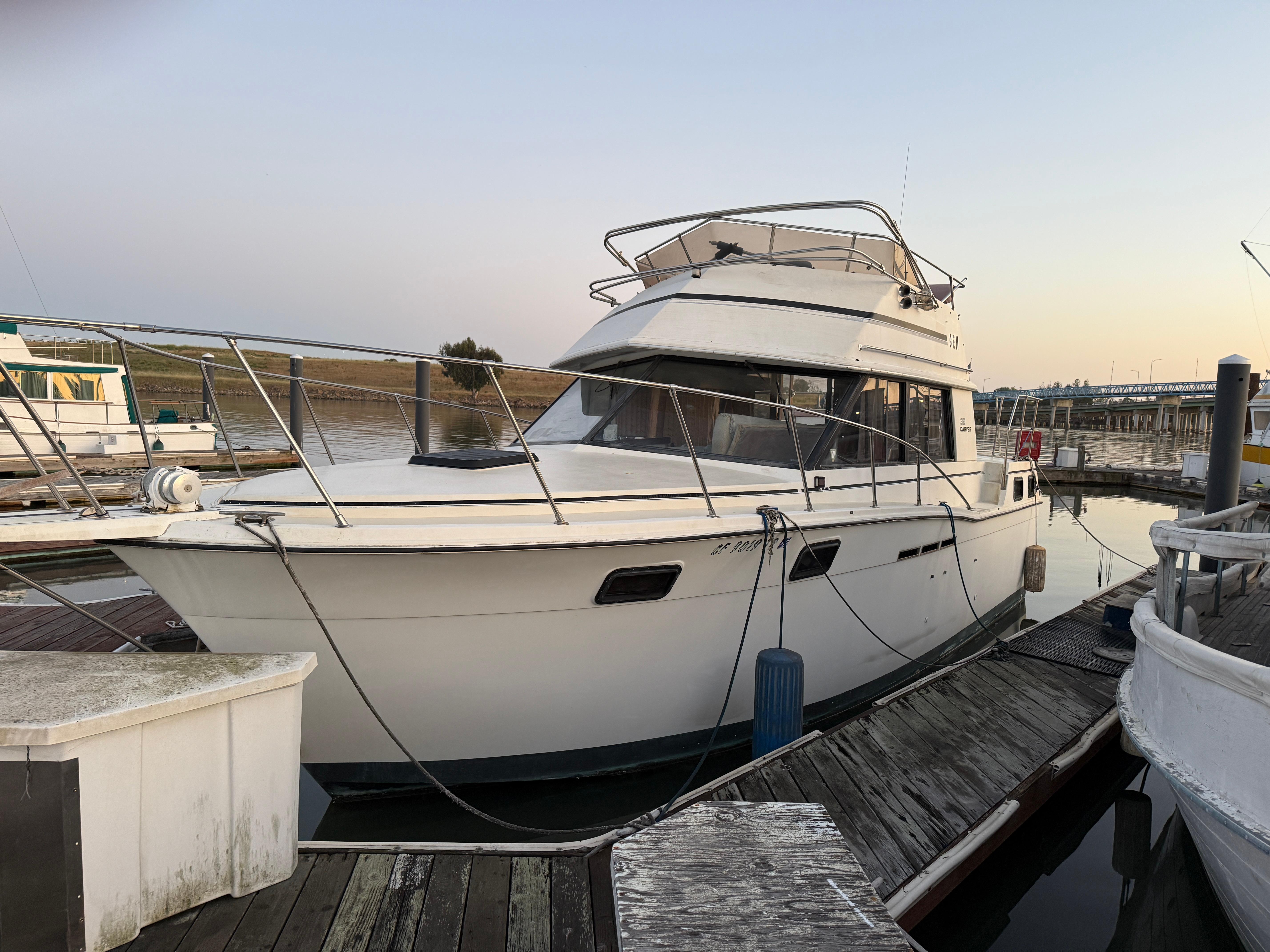 1983 Carver Aft Cabin 3207