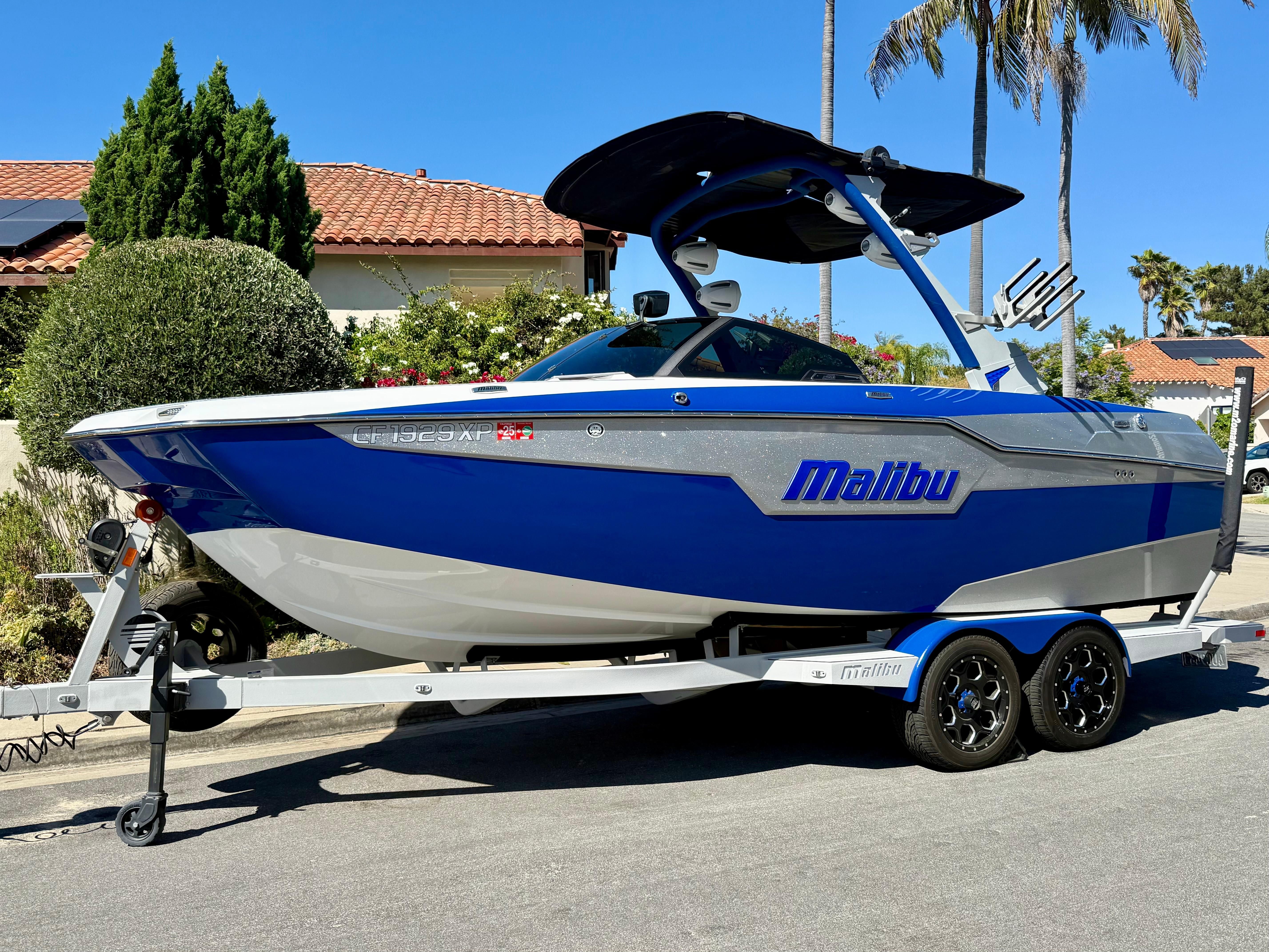 2022 Malibu M220