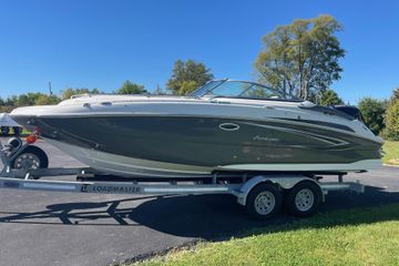 2023 Hurricane SunDeck 2400 OB