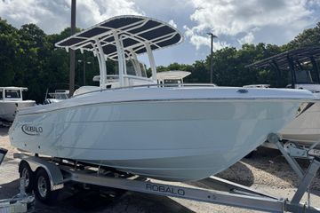 2025 Robalo R222 Explorer