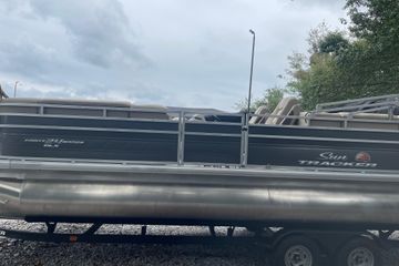 2025 Sun Tracker Party Barge 24 DLX