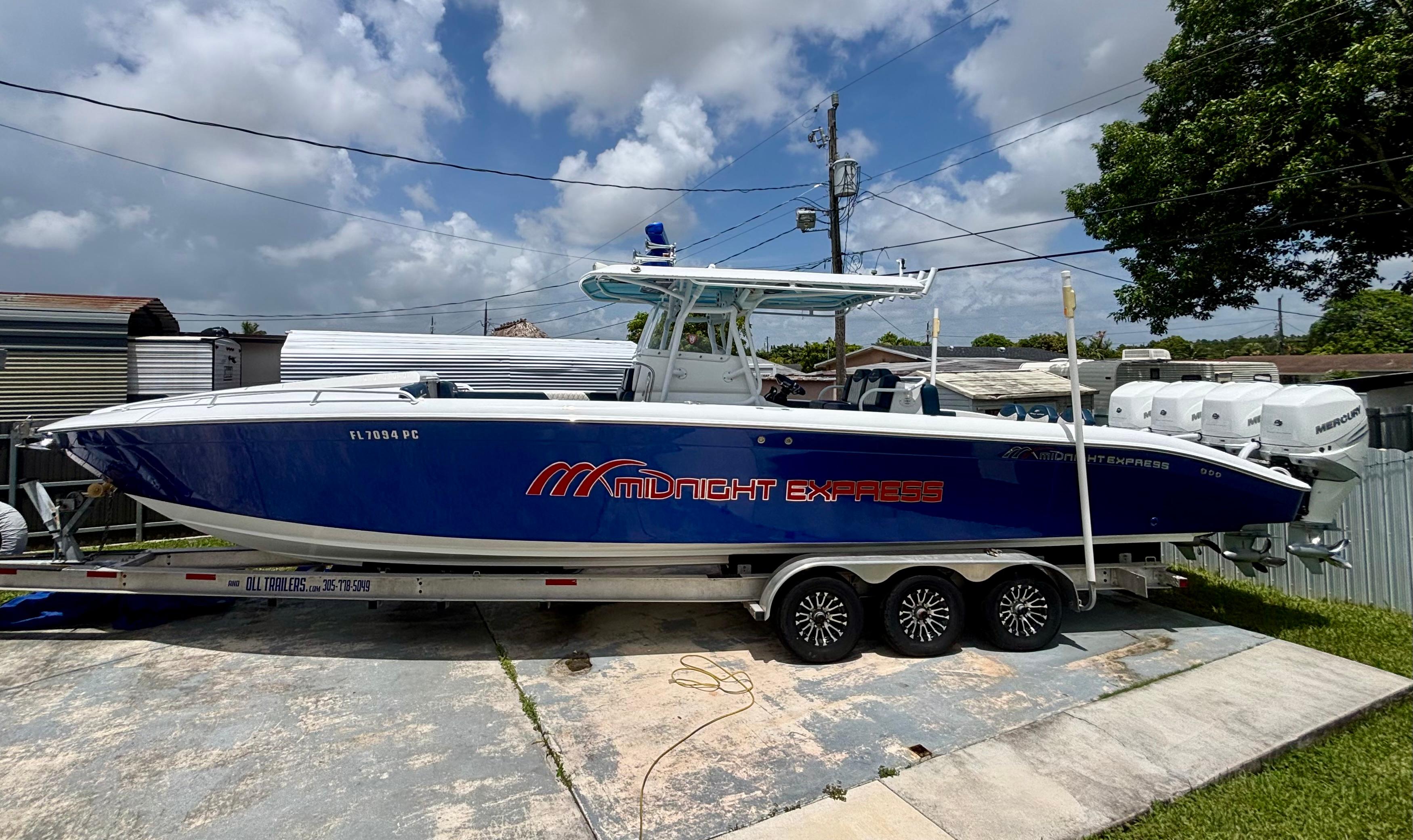 2007 Midnight Express 39 Cuddy