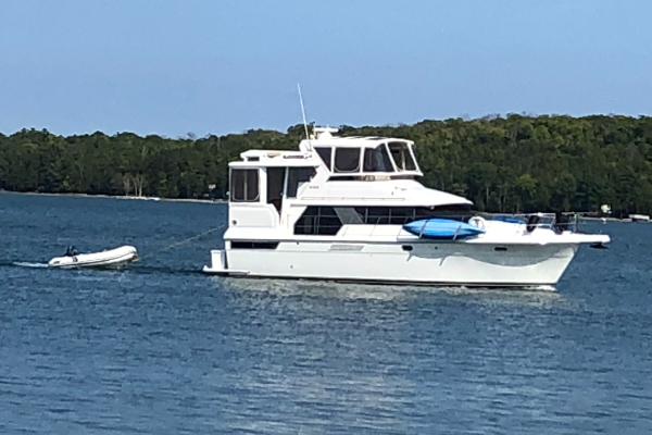 1996 Carver 440 Aft Cabin Motor Yacht