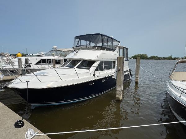 1997 Carver 405 Aft Cabin Motoryacht