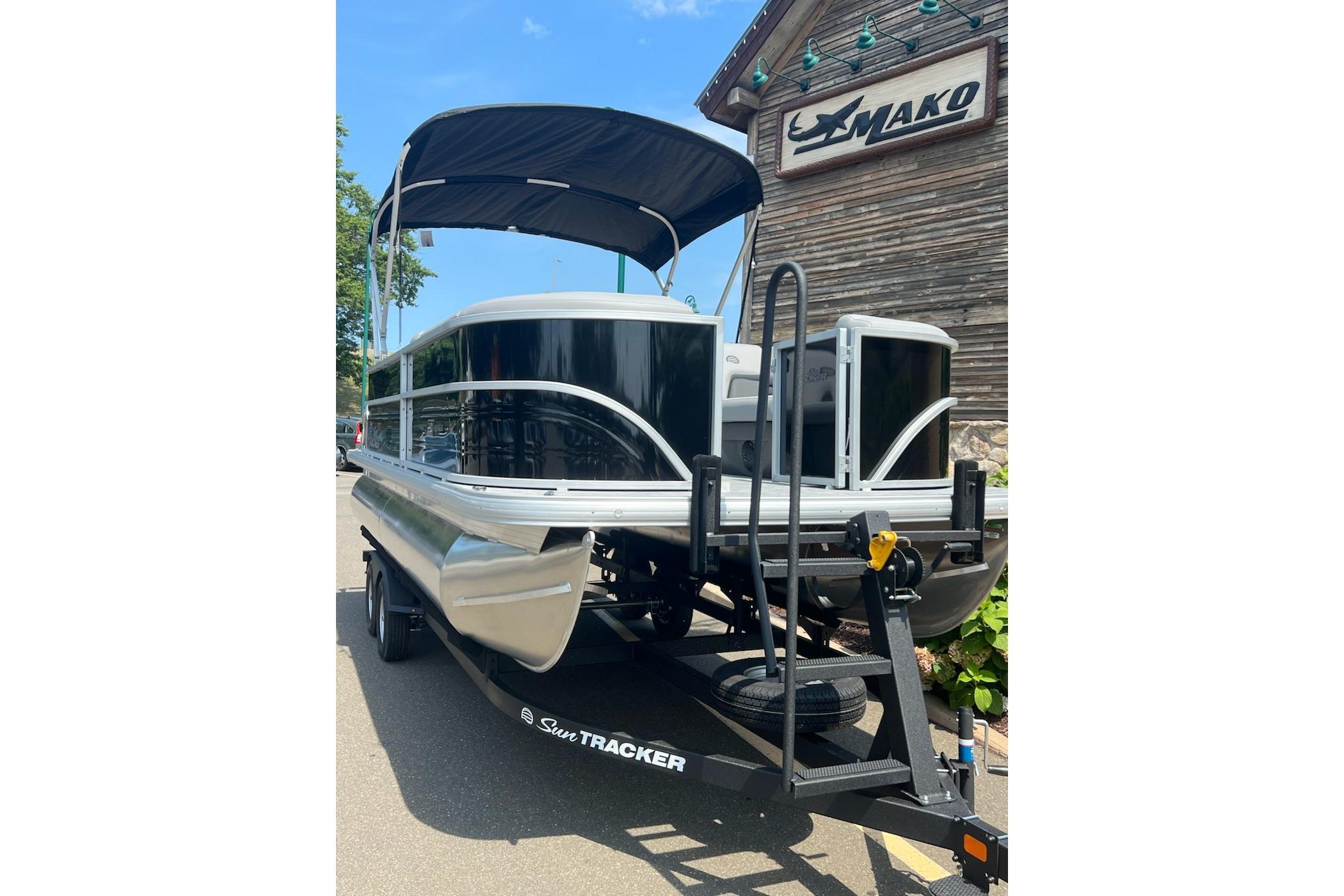 2026 Sun Tracker Party Barge 20 DLX