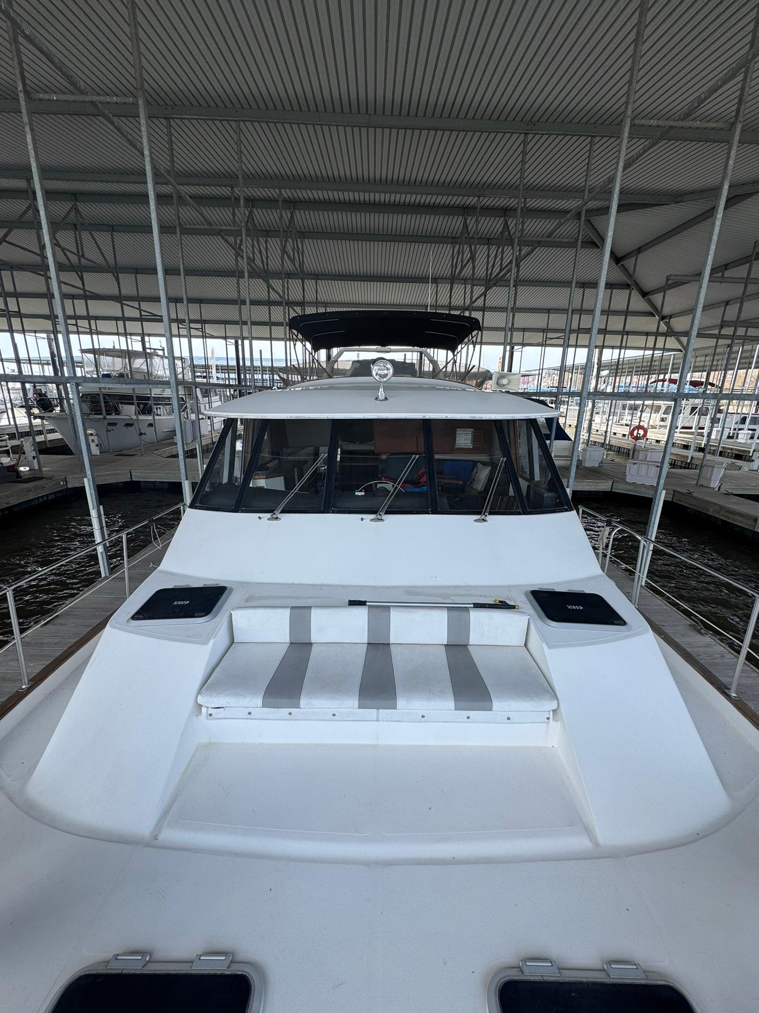 1990 Bayliner 4588