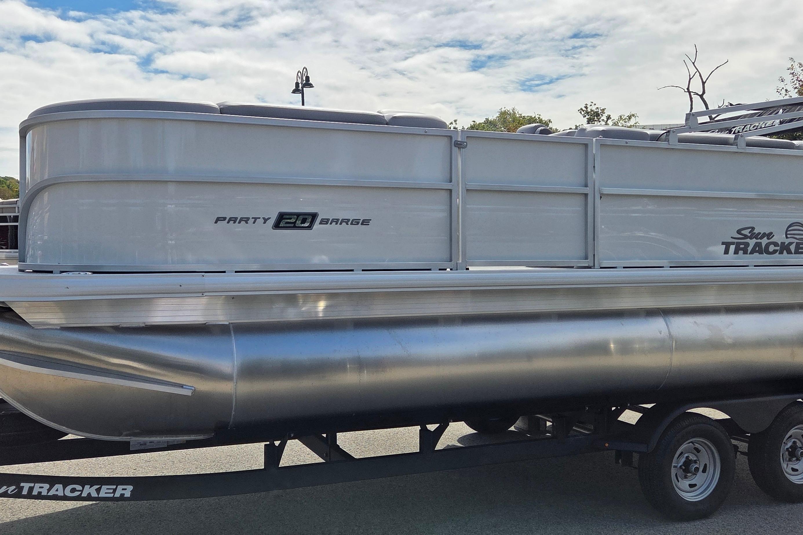 2026 Sun Tracker Party Barge 20 DLX
