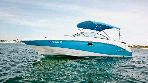 NauticStar 243DC Sport Deck 2016 NauticStar 243DC Sport Deck boat with blue hull on open water.