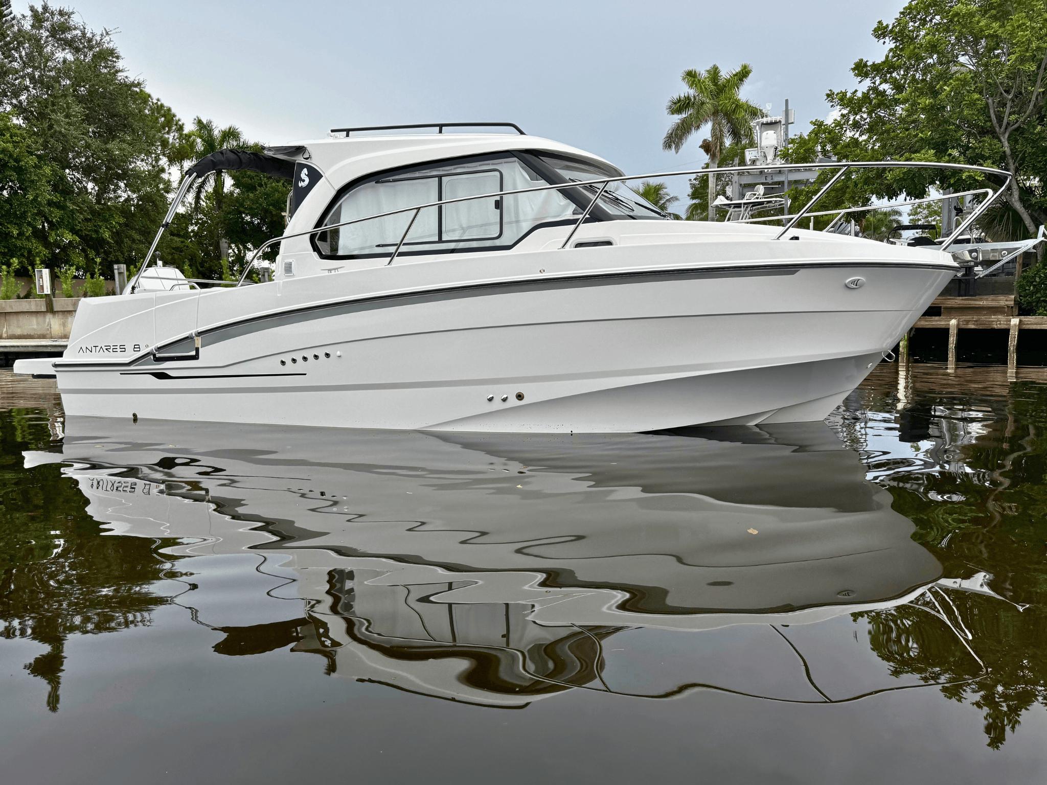 2025 Beneteau Antares 8