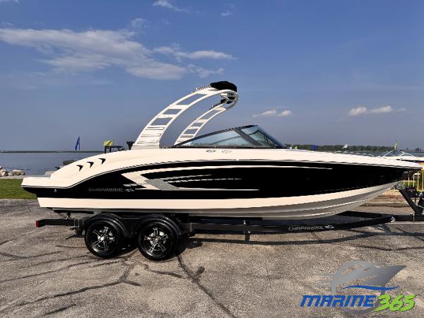 2025 Chaparral 23 SSi