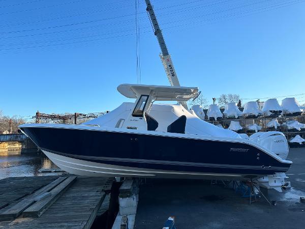 Pursuit S 268 Sport 2025 Pursuit S 268 Sport boat docked, featuring sleek design and modern amenities.