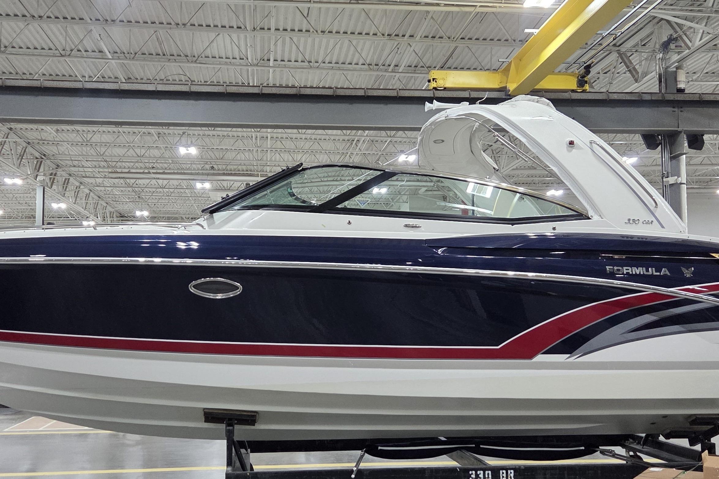 2016 Formula 330 Crossover Bowrider