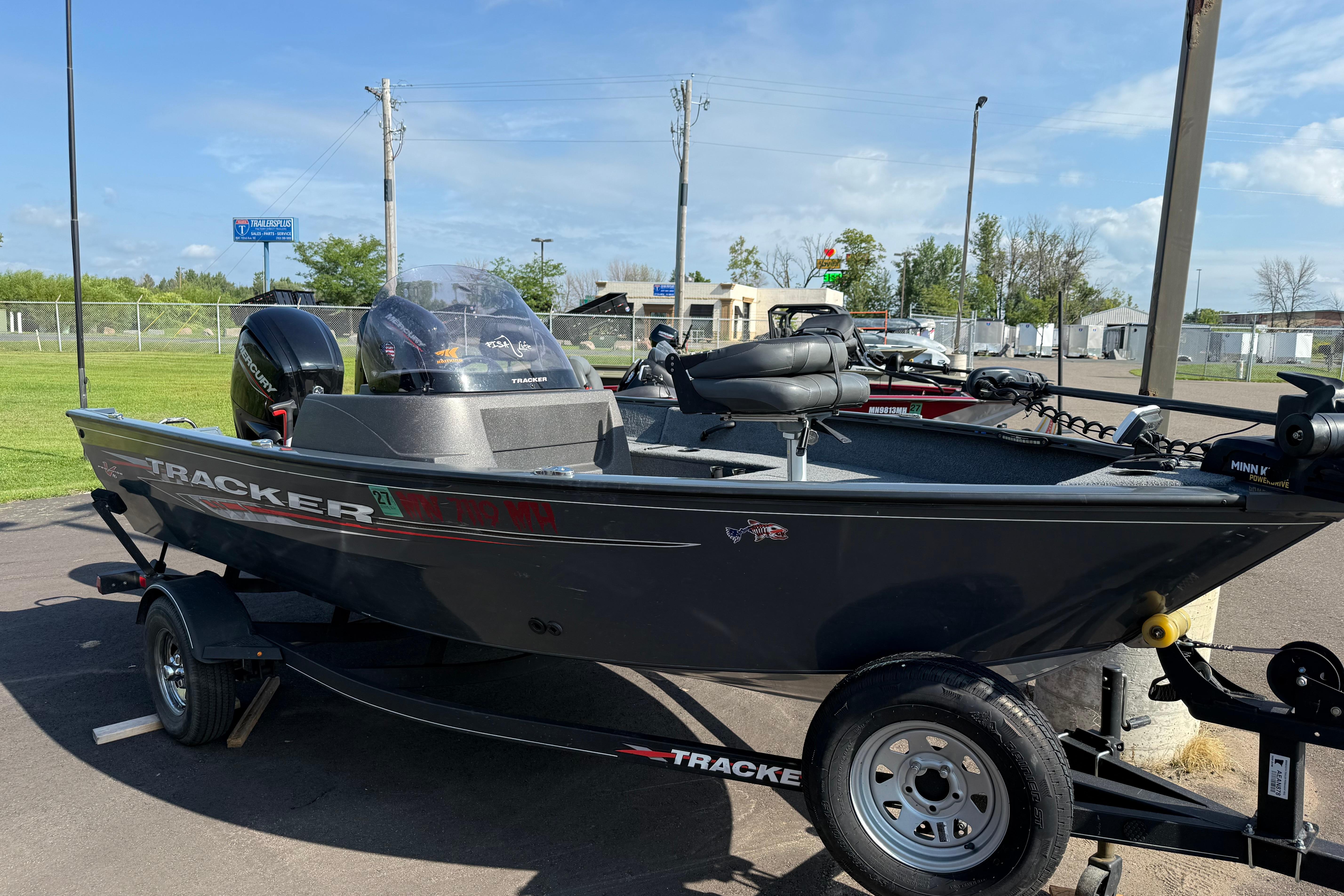 2022 Tracker PGV16SC