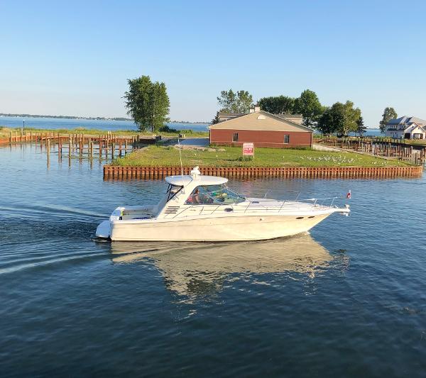 2000 Sea Ray 370 Express Cruiser