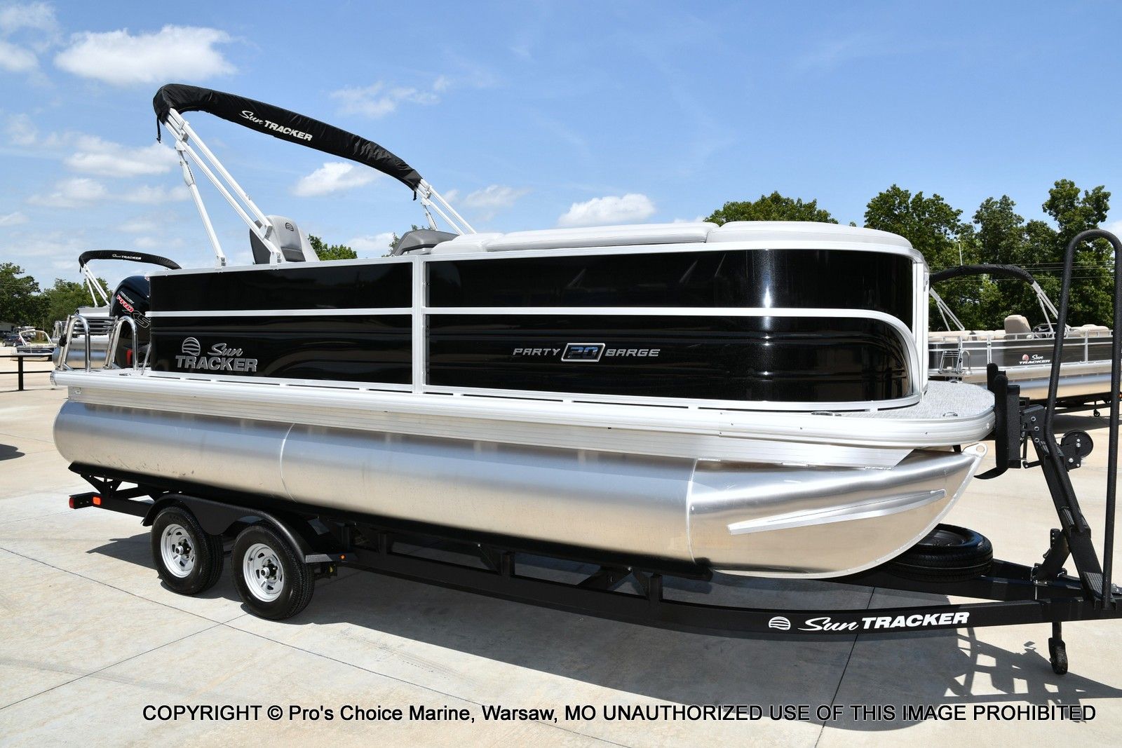 2026 Sun Tracker Party Barge 20 DLX w/115HP Pro-XS