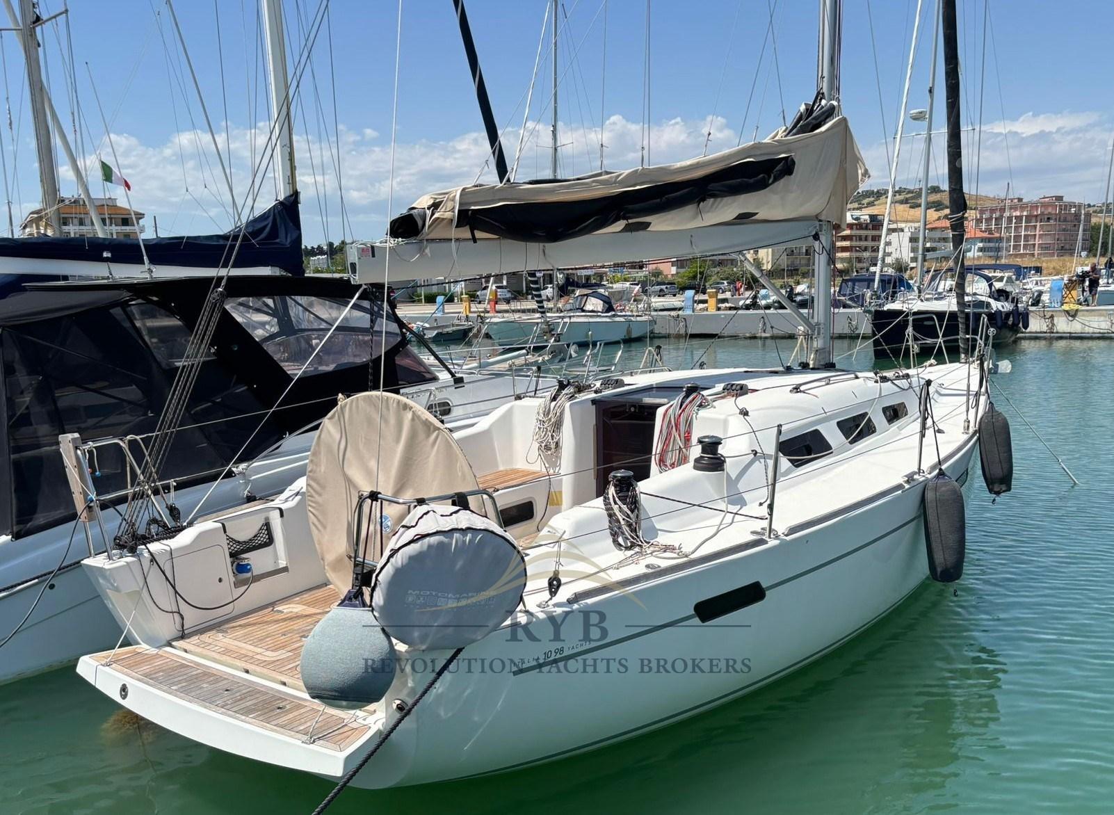 2020 Italia Yachts 10.98