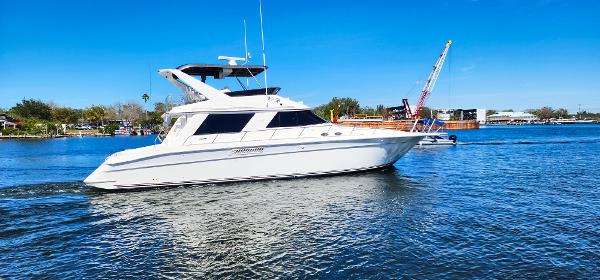 Sea Ray 550 Sedan Bridge 1997 Sea Ray 550 Sedan Bridge yacht cruising on a sunny day.