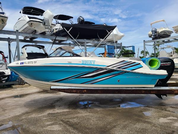 2022 Bayliner VR5