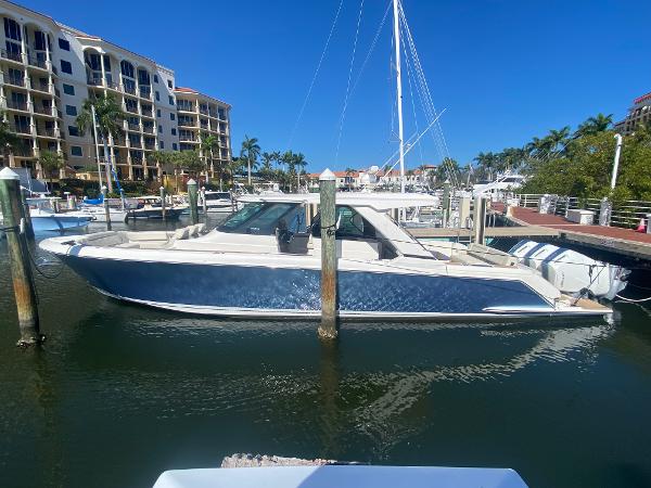 2023 Tiara Yachts 48 LS