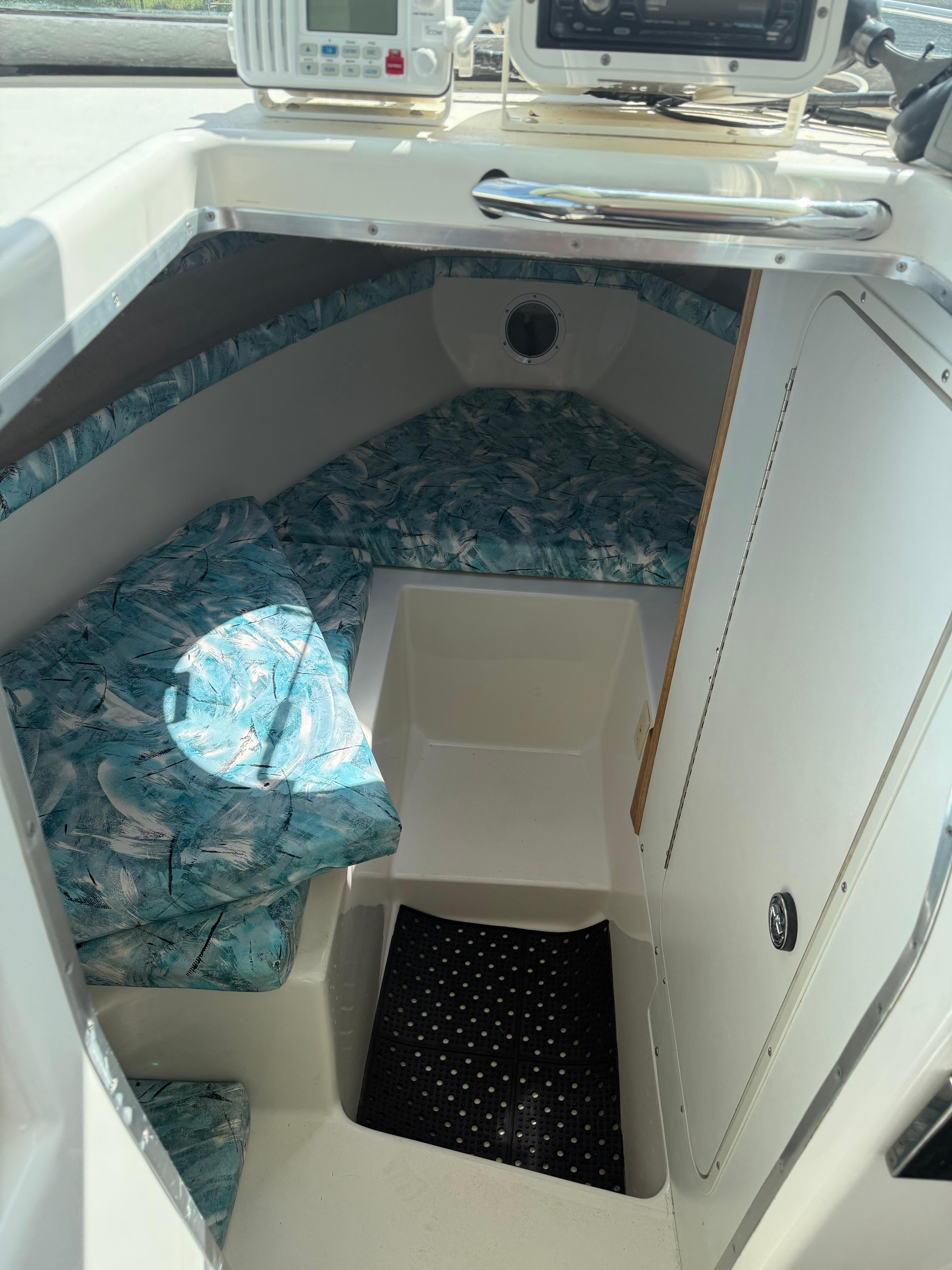 2000 Seaswirl 2600 Sport Cabin I/O
