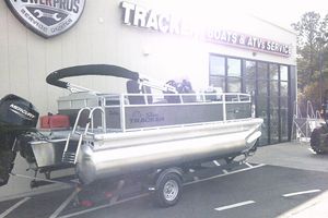 Sun Tracker Bass Buggy 16 XL Select 2026 Sun Tracker Bass Buggy 16 XL Select pontoon boat at dealership, featuring Mercury engine.