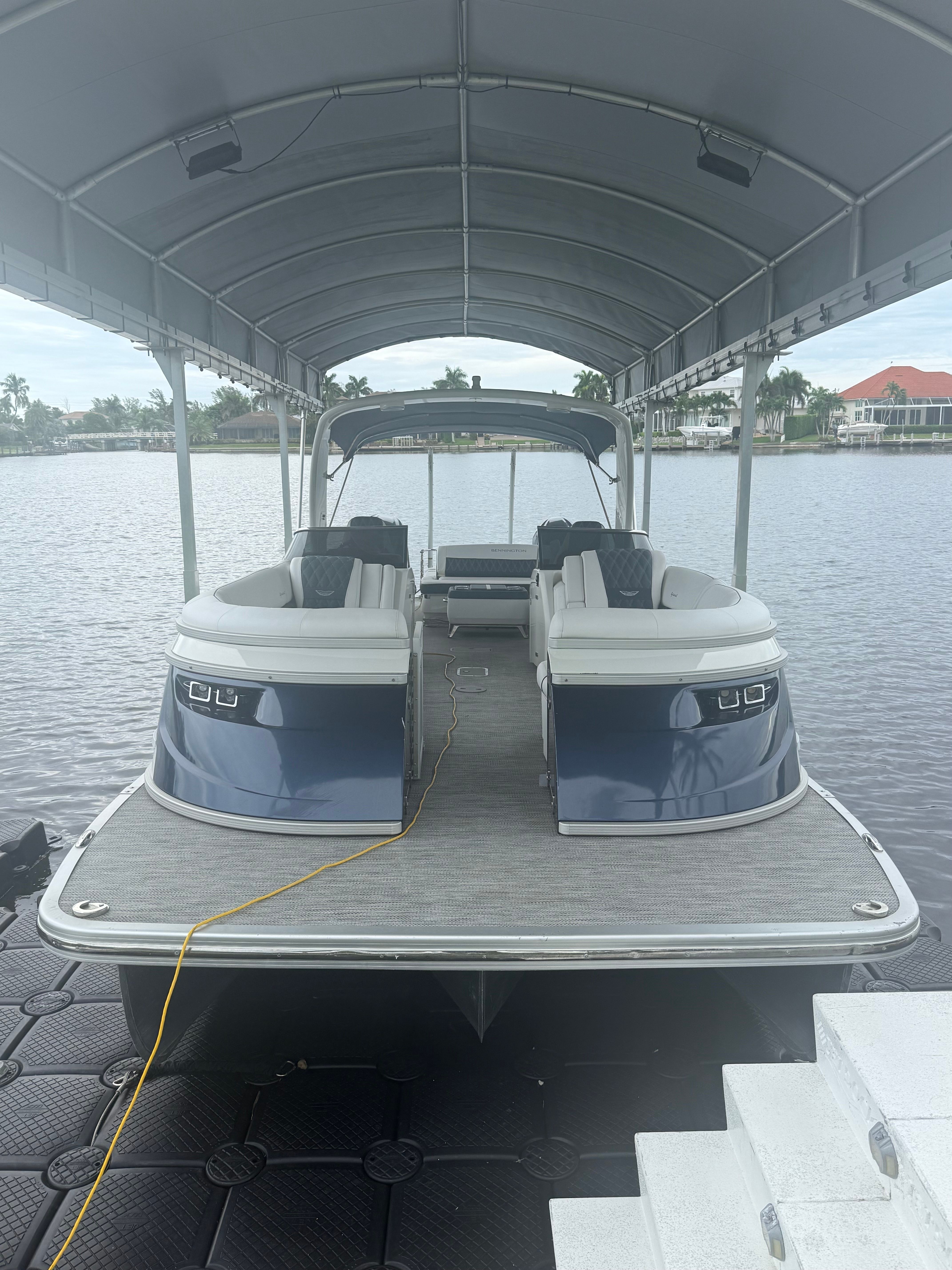 2022 Bennington 30QSBWAX2