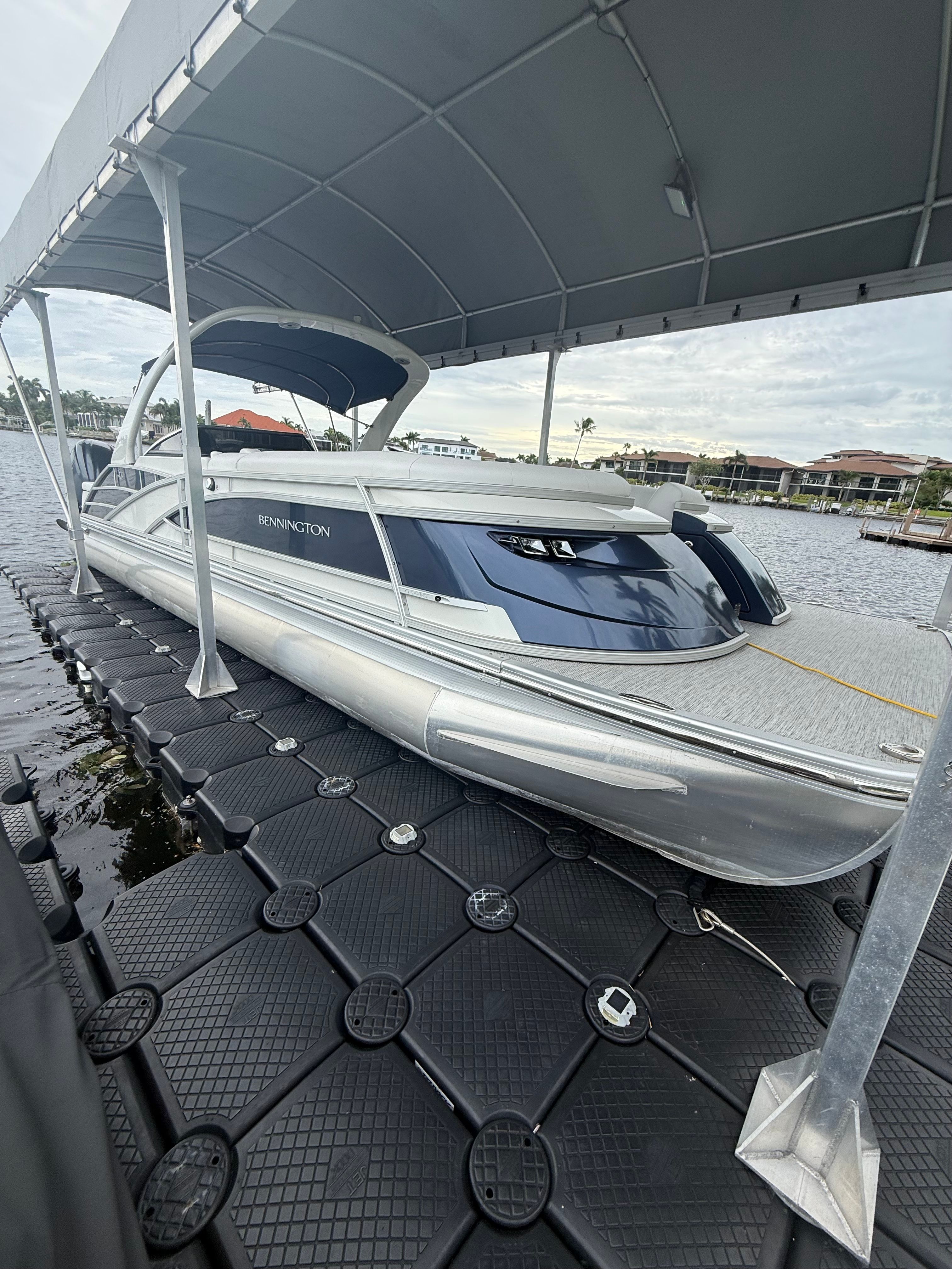 2022 Bennington 30QSBWAX2