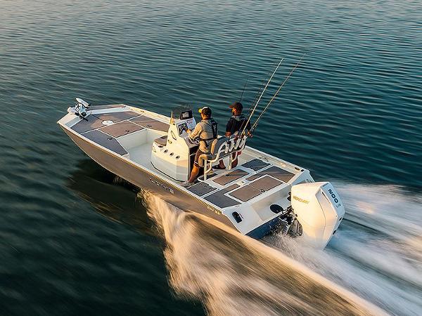 7 reasons to make your next boat a centre console 