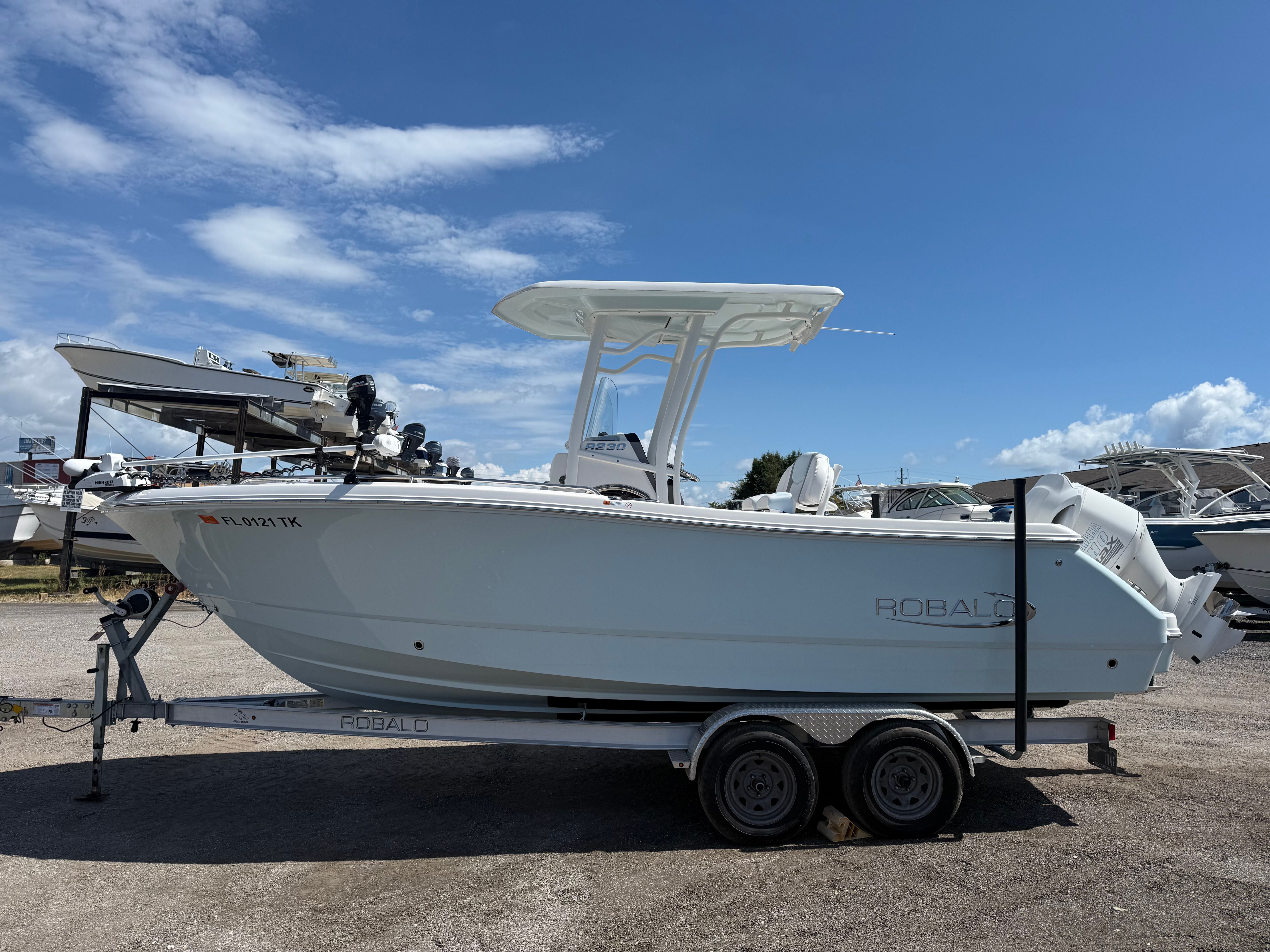 2021 Robalo R230 Center Console