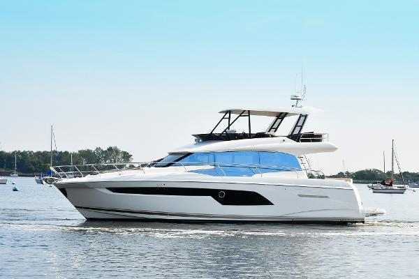 Prestige 520 Flybridge Port Side