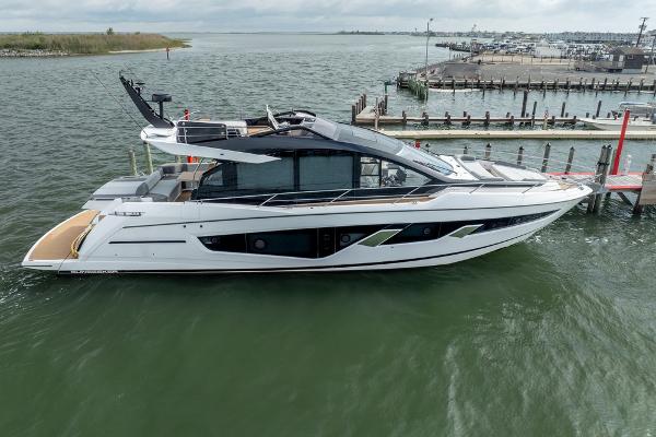 2022 Sunseeker 65 Sport Yacht