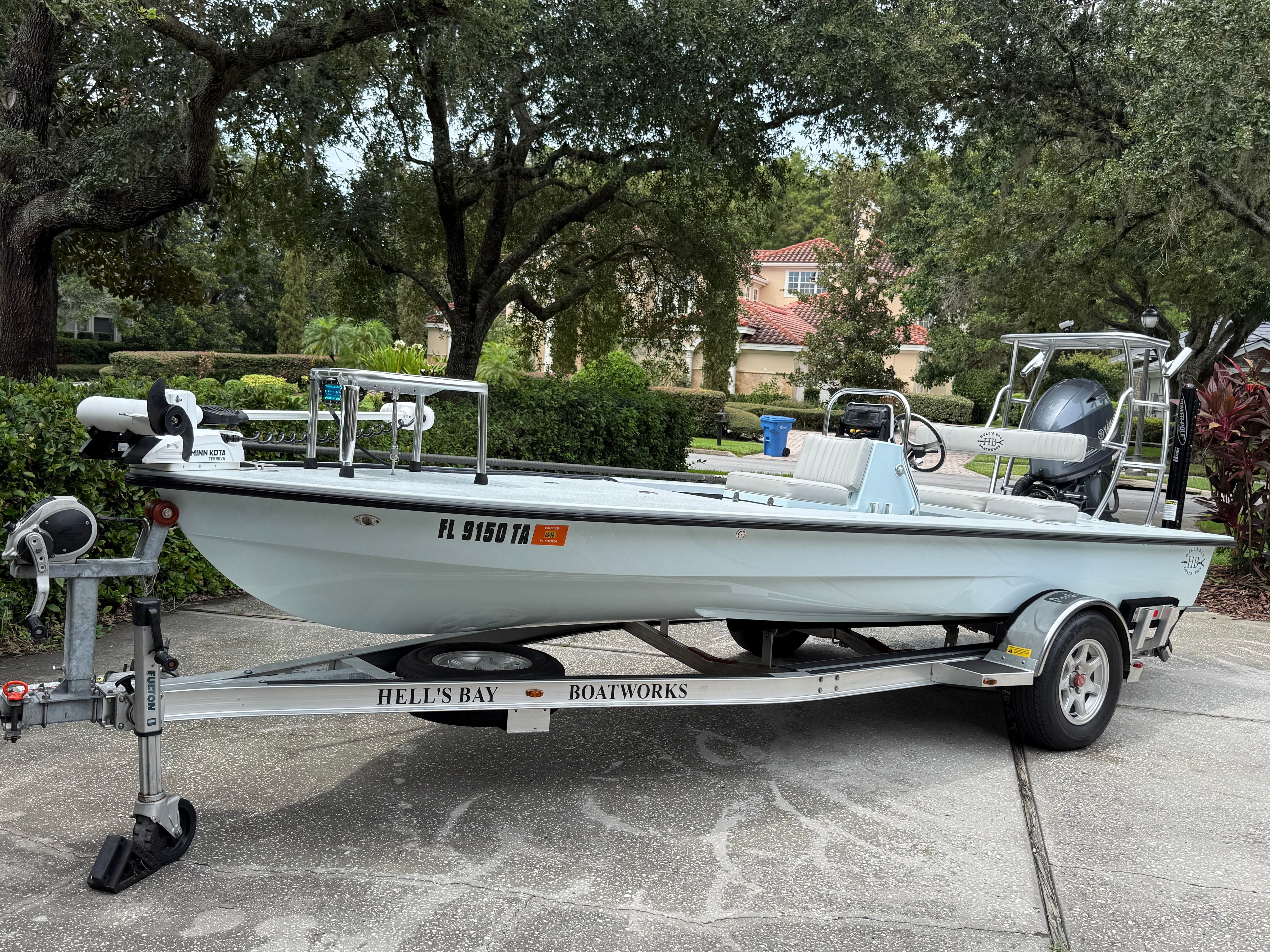 2021 Hell's Bay Professional
