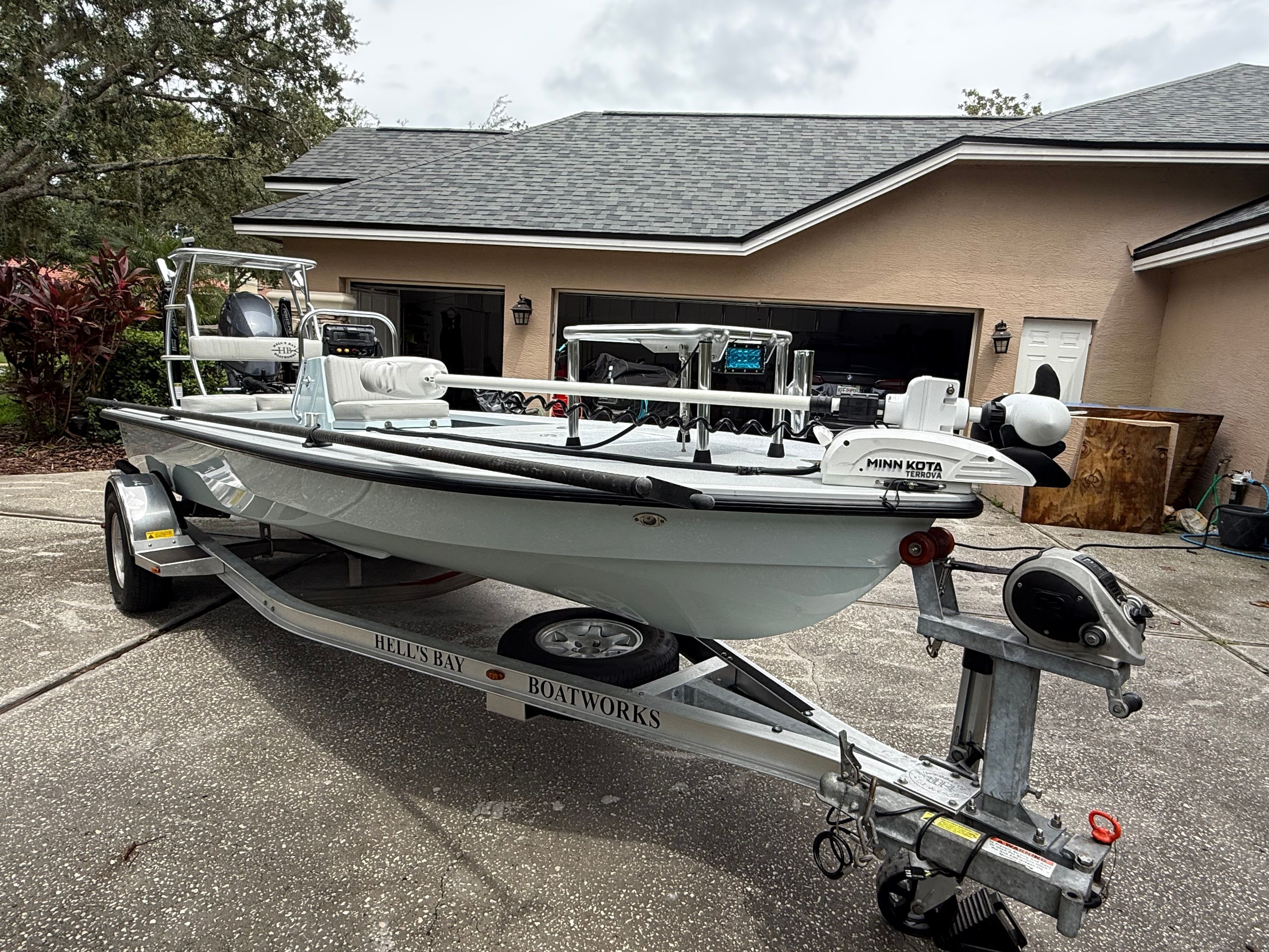 2021 Hell's Bay Professional