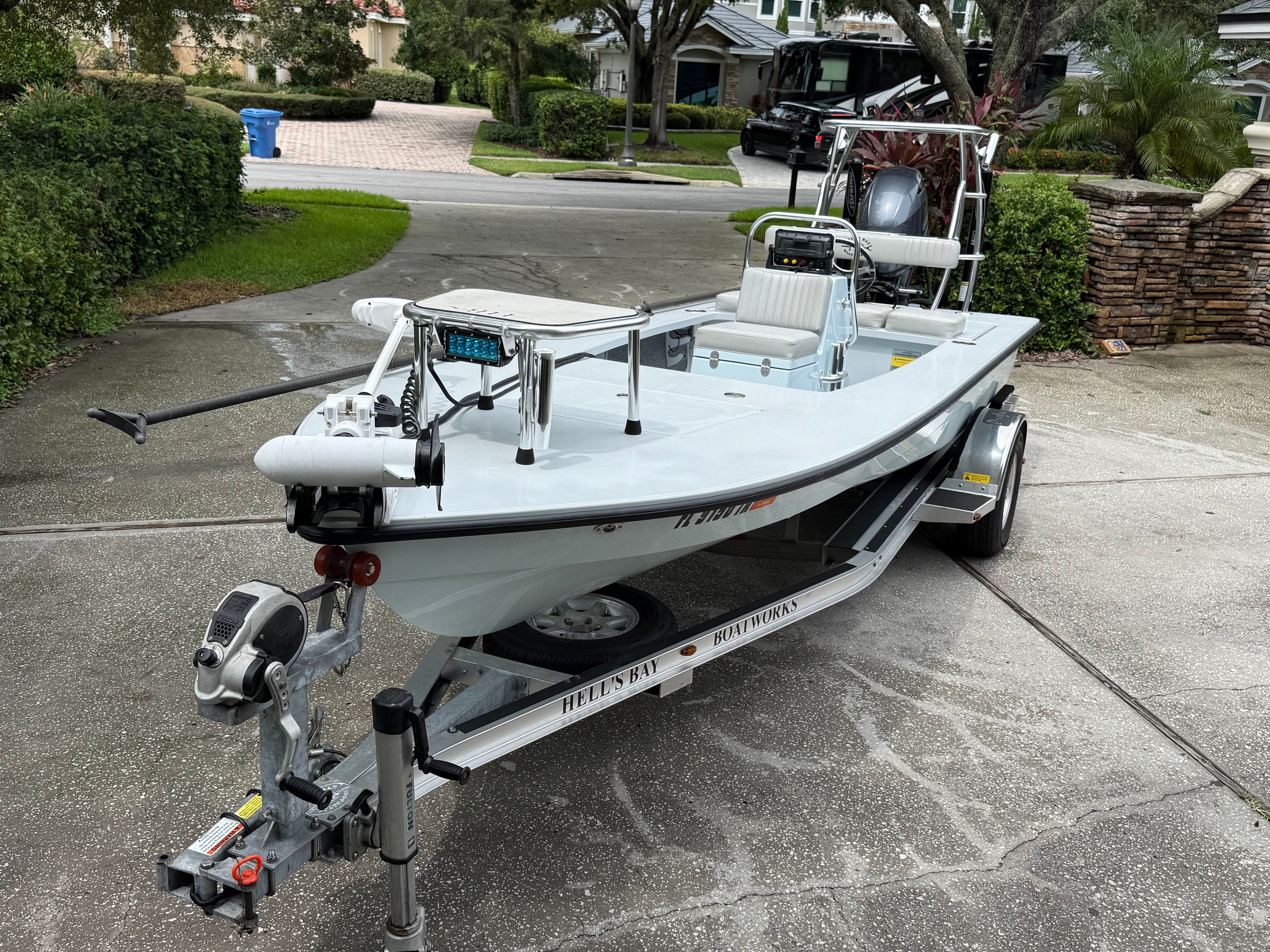 2021 Hell's Bay Professional