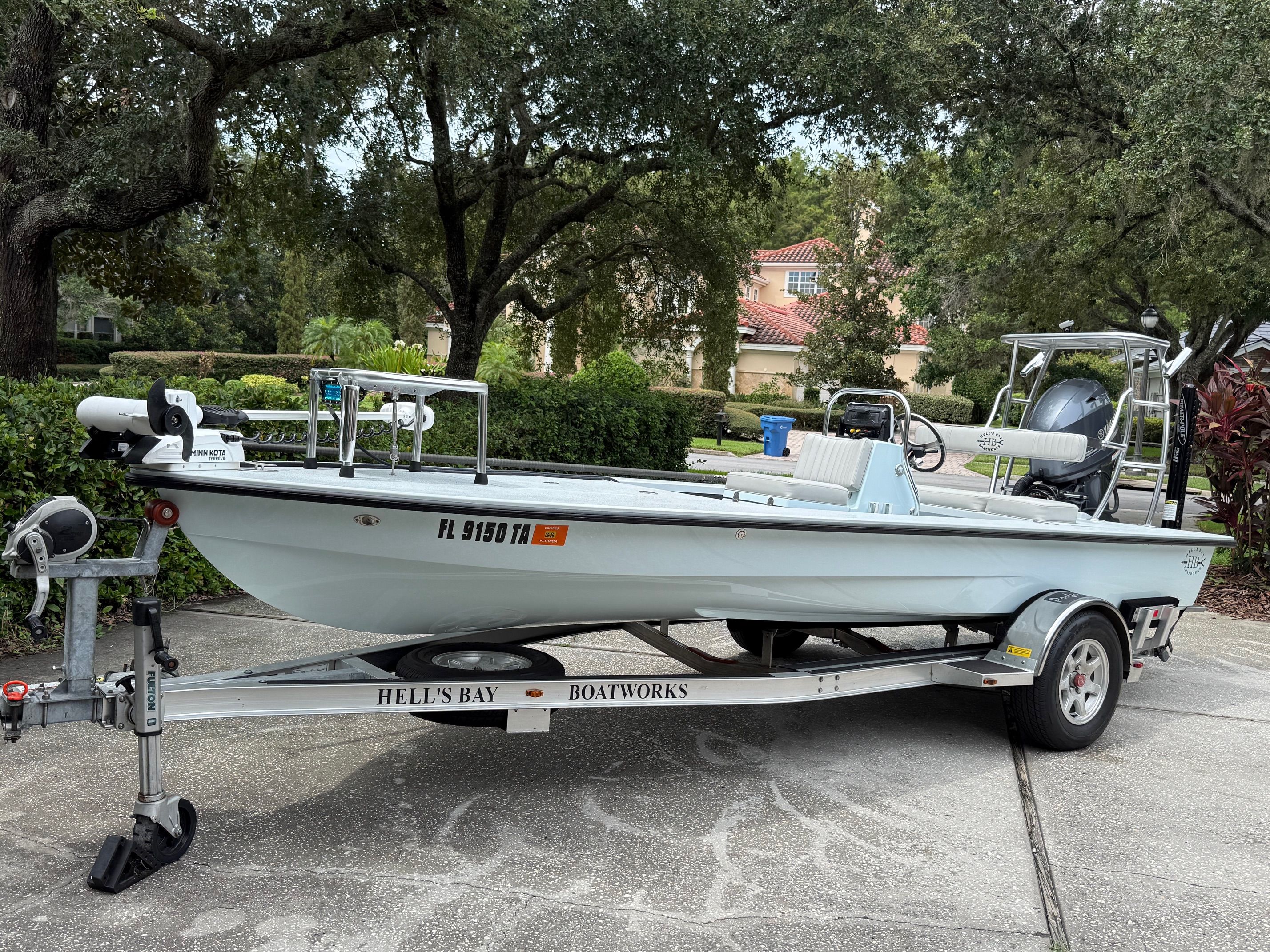 2021 Hell's Bay Professional