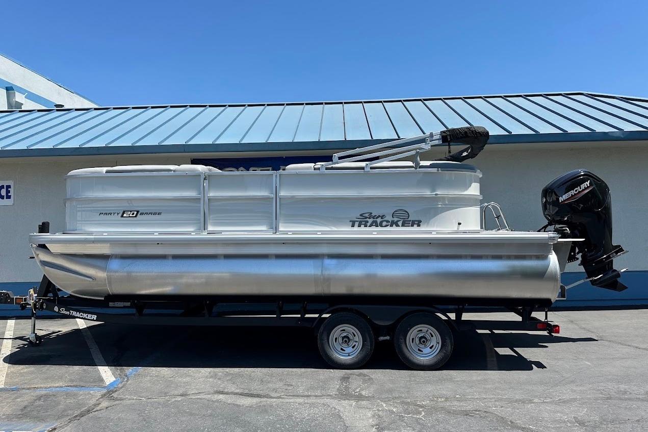 2026 Sun Tracker Party Barge 20 DLX