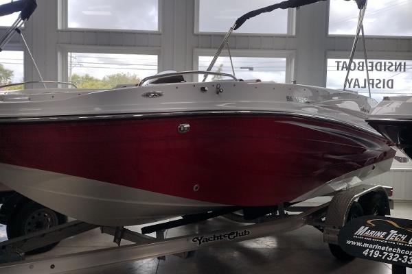 Hurricane SunDeck Sport 192 RL OB 2023 Hurricane SunDeck Sport 192 RL OB boat on display in showroom.