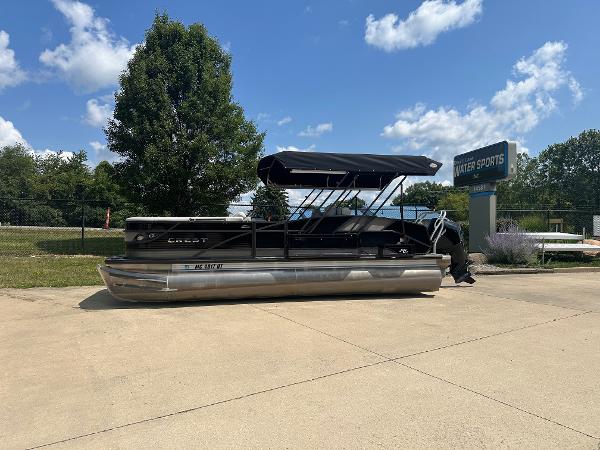 Crest Caribbean LX 230 SLRC 2022 Crest Caribbean LX 230 SLRC pontoon boat at Water Sports dealership.