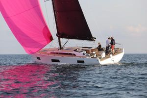 Solaris Solaris 40 2023 Solaris 40 sailboat with pink and black sails on open water.