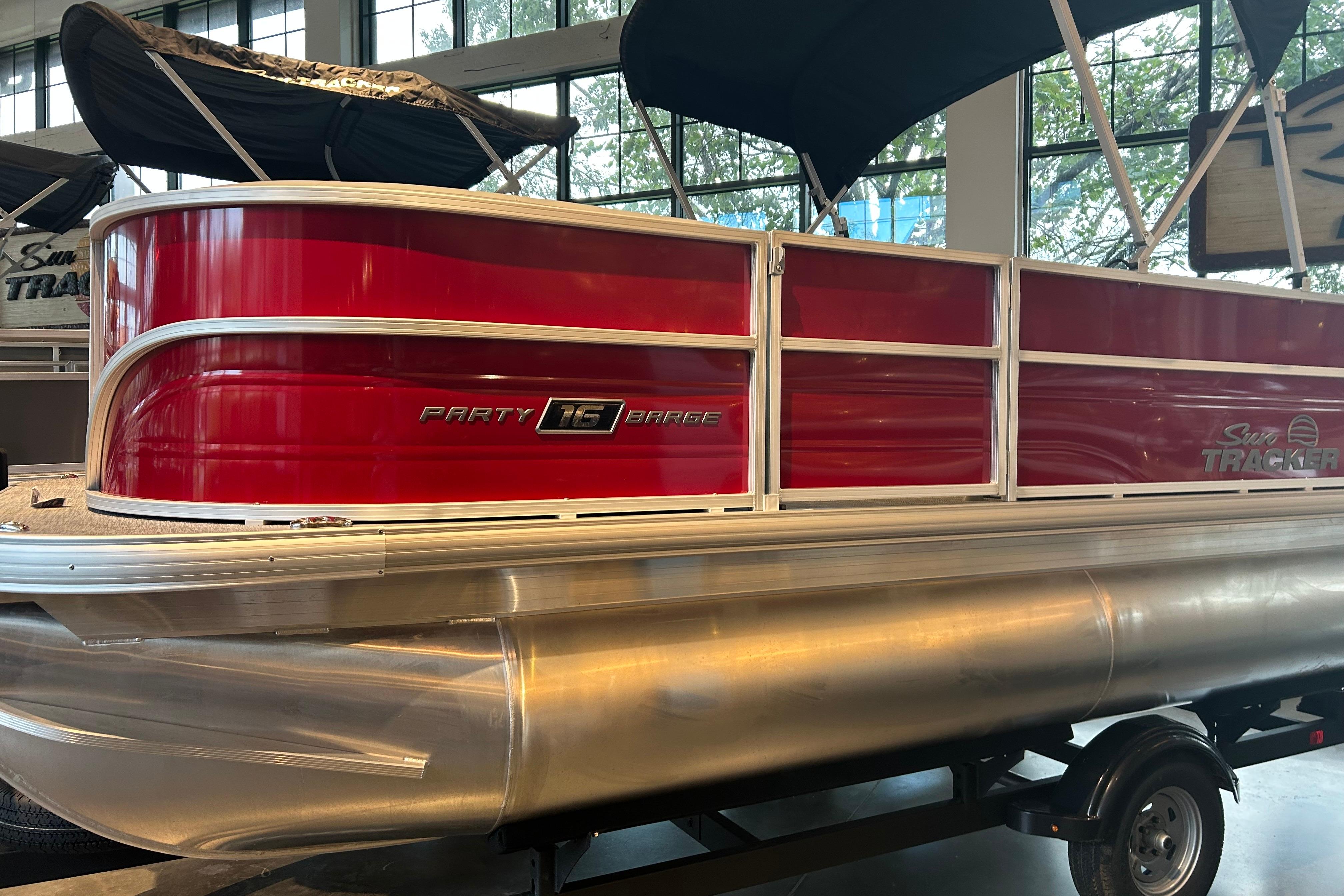 2026 Sun Tracker Party Barge 16 DLX