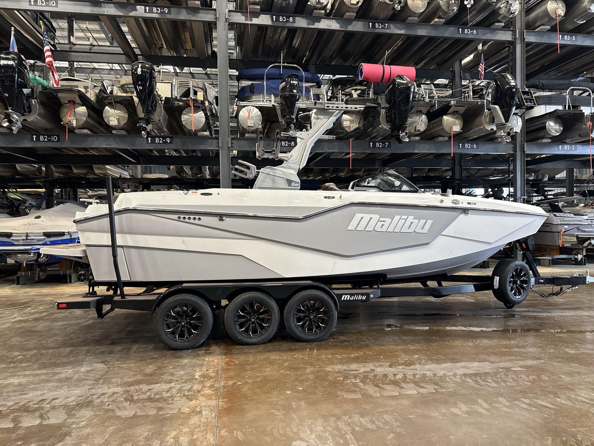 2025 Malibu M242