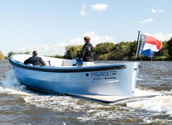 2025 Triple X800 incl. 300 Pk en vele luxe opties