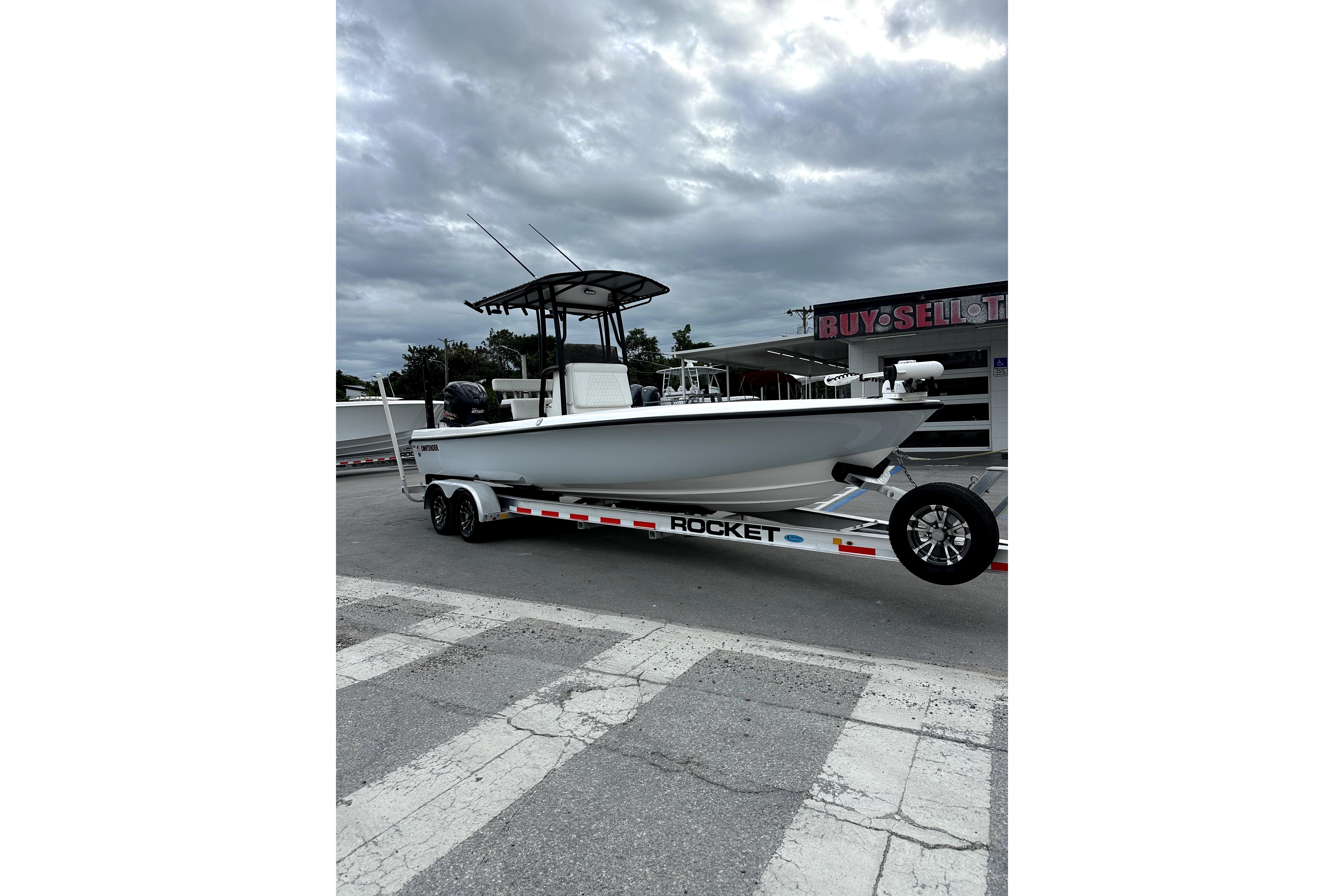 2021 Contender 25 Bay