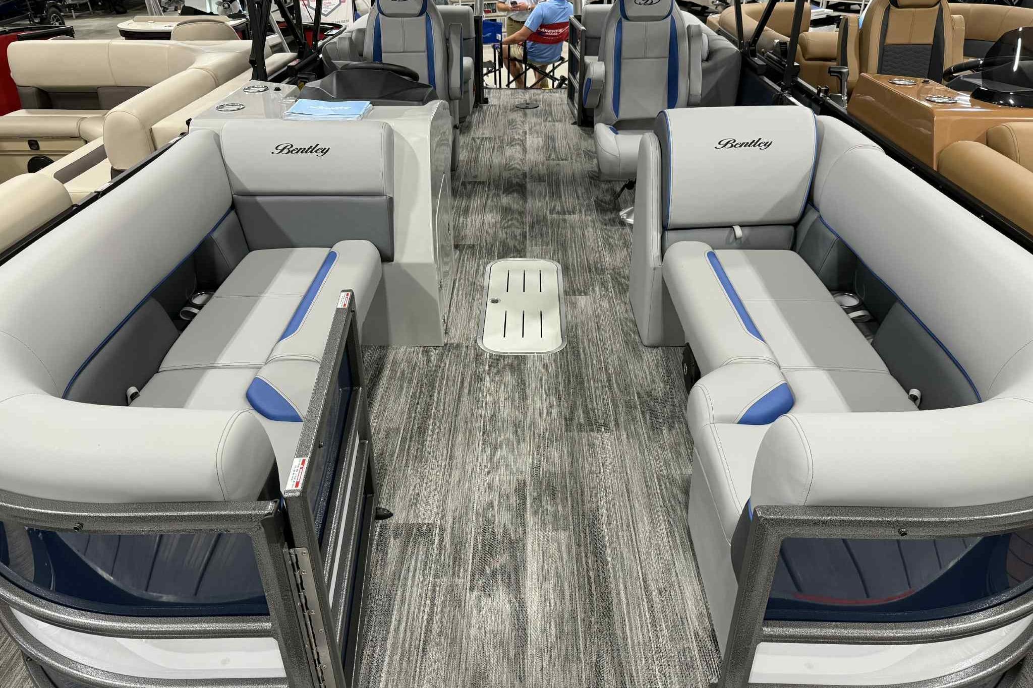 2026 Bentley Pontoons Legacy 223 Navigator Full Tube