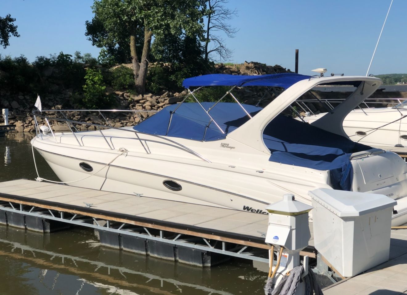 2001 Wellcraft 3300 Martinique